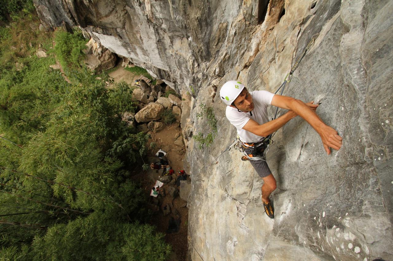 Vietnam's first countrywide climbing guidebook Push Climbing