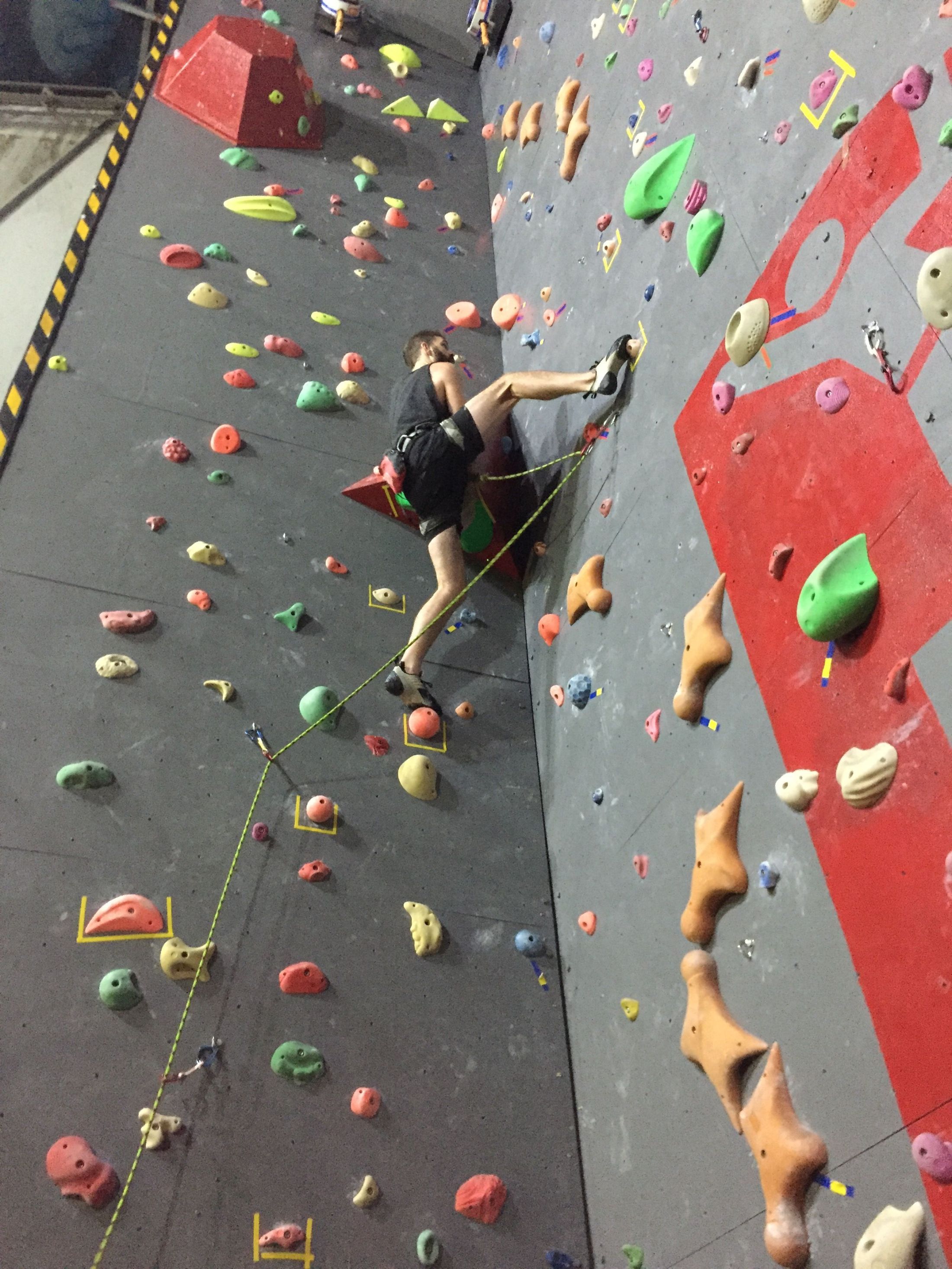 lead-climbing-vs-top-roping-push-climbing